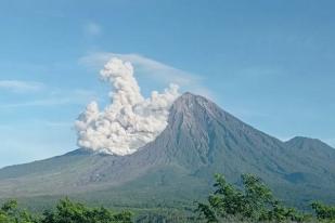 Gunung Semeru Luncurkan Awan Panas Guguran Hingga 3,5 Km