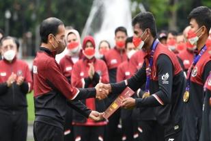 Presiden Serahkan Bonus untuk Atlet Peraih Pedali SEA Games