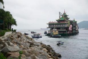 Restoran Apung Jumbo Hong Kong Terbalik di Laut