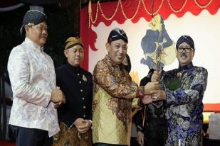 Polri Gelar Wayang Kulit Lakon “Semar Mbangun Kayangan”