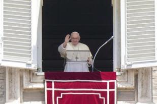 Paus Fransiskus Menepis bahwa Dia Akan Mengundurkan Diri