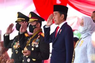 Presiden Pimpin Upacara Hari Bhayangkara di Semarang