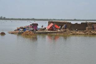 Banjir Bandang Di Pakistan, Hampir 1.000 Tewas