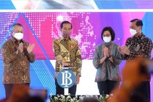 Jokowi Luncurkan Kartu Kredit Pemerintah dan QRIS Antar Negara