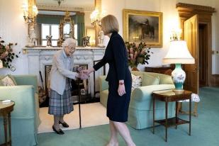 Liz Truss Mulai Menjabat PM Inggris dengan Setumpuk Tantangan