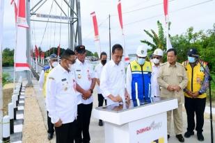 Jokowi Resmikan Jembatan Gantung Antar Pulau di Maluku Tenggara