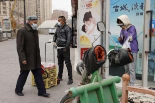 Dalam Penguncian COVID-19, Penduduk Xinjiang Mengeluh Kelaparan
