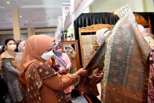 Iriana Joko Widodo Buka Pameran Kerajinan Nusantara