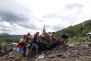 Filipina: Terjadi Banjir Bandang dan Tanah Longsor, Puluhan Tewas