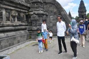 Jokowi Liburan Mersama keluarga ke Candi Prambanan