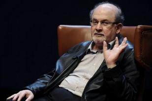 Yayasan di Iran Hadiahi Penyerang Salman Rushdie Tanah 1.000 M2