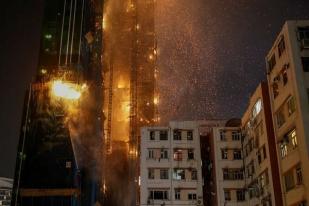 Gedung Pencakar Langit di Hong Kong Terbakar