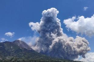 Gunung Merapi Meletus, Guguran Awan Panas ke Arah Kali Bebeng dan Krasak