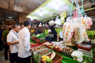 Jokowi Tinjau Pasar di Jakarta, Cek Stok dan Harga Menjelang Lebaran