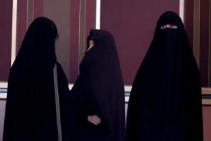 Iran Pasang Kamera di Tempat Umum, Pantau Perempuan Pelanggar Aturan Pakaian