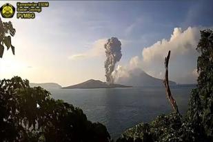 Gunung Anak Krakatau di Selat Sunda Kembali Meletus