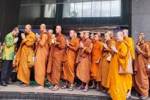 Sambut Waisak, 31 Bhante Berjalan Kaki dari Thailand ke Candi Borobudur