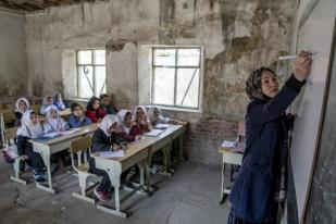 UNICEF: Taliban Dorong Keluar LSM Asing Yang Bantu Pendidikan di Afghanistan