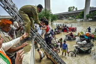 Hujan Lebat dan Banjir di India, Seratus Orang Tewas, Ratusan Rumah Runtuh