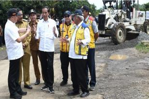 Jokowi Tinjau Perbaikan Jalan di Provinsi Bengkulu