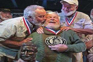 Gerrit Marshall Memenangi Kontes Mirip Sastrawan Ernest Hemingway