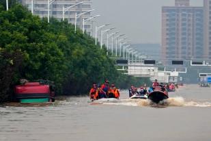 Banjir Besar Melanda Beijing dan Kota China Lainnya