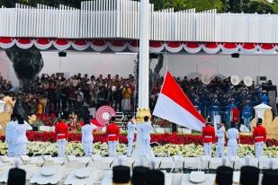 Presiden Pimpin Upacara Penurunan Bendera Merah Putih