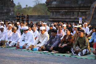 Umat Hindu Berdoa untuk Rakyat Palestina di Candi Prambanan