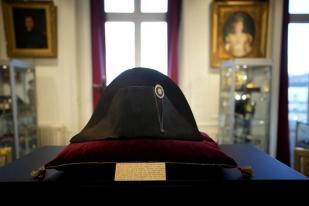 Topi Napoleon Bonaparte Laku Rp33 Miliar di Lelang