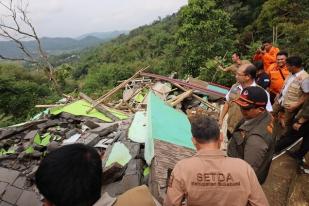 BNPB Tinjau Tanah Longsor Sukabumi, Persilakan Lakukan Relokasi Warga Terdampak