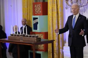 Tuan Rumah Peringatan Hanukkah, Joe Biden Bicara Gelombang Antisemitisme