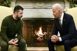 Joe Biden Undang Zelenskyy, Bahas Dukungan Militer Hadapi Invasi Rusia