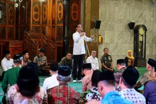 Di Sidoarjo, Jatim, Presiden Serahkan 1. 000 Sertifikat Tanah Wakaf