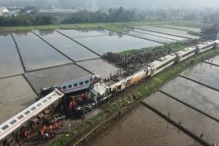 Dua Kereta Api Bertabrakan di Cicalengka, Bandung, Tiga Tewas