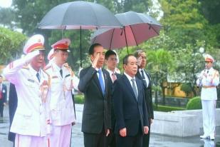 Jokowi Kunjungi Mausoleum Ho Chi Minh di Hnoi, Vietnam