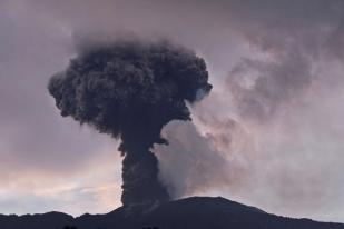 Gunung Marapi di Sumatera Barat Kembali Meletus