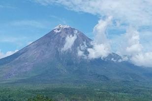 Gunung Semeru di Lumajang, Jawa Timur Kembali Alami Erupsi