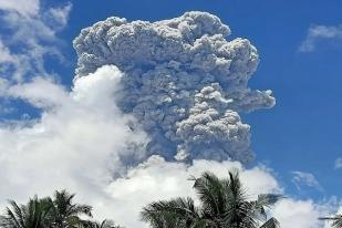 Gunung Ibu di Halmahera, Maluku Utara Kembali Erupsi