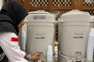 Jemaah Haji Dilarang Bawa Air Zamzam di Koper Bagasi 