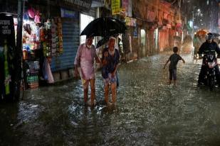 Bangladesh: 300.000 Orang Mengungsi di Tempat Penampungan Darurat Akibat Banjir