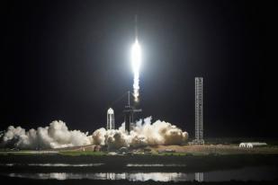 SpaceX Luncurkan Seorang Miliarder untuk Perjalanan Luar Angkasa Pribadi Pertama