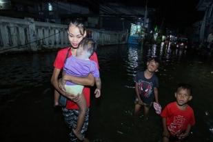 Tiga RT di Pluit, Jakarta Utara, Masih Terendam Banjir Rob