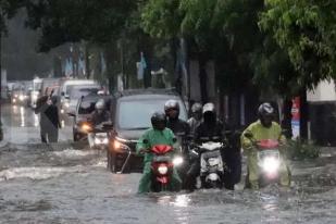 BMKG Prediksi Potensi Cuaca Ekstrem Selama Libur Nataru di Jawa dan Bali