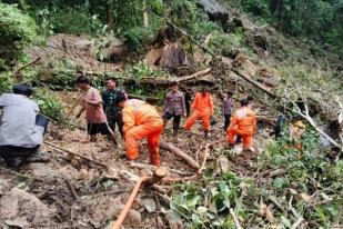 Tim SAR Gabungan Cari Korban Tanah Longsor di Gunung Mas, Kalimantan Tengah