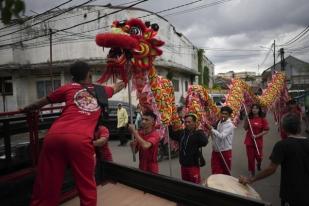 Perayaan Imlek, Pertunjukan Tari Naga Sambut Tahun Ular