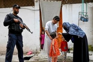 Polisi Pakistan Ditembak Mati pada Hari Pertama Program Vaksinasi Polio