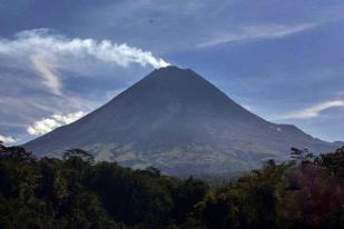 Merapi Keluarkan Wedhus Gembel, Jogja Hujan Abu