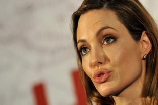 Angelina Jolie dan Menlu Inggris Kunjungi Bosnia