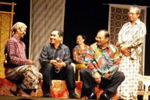 Satire Korupsi Ala Teater Gandrik