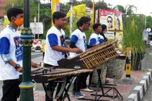 Partai Demokrat Gandeng Pengamen Angklung untuk Kampanye